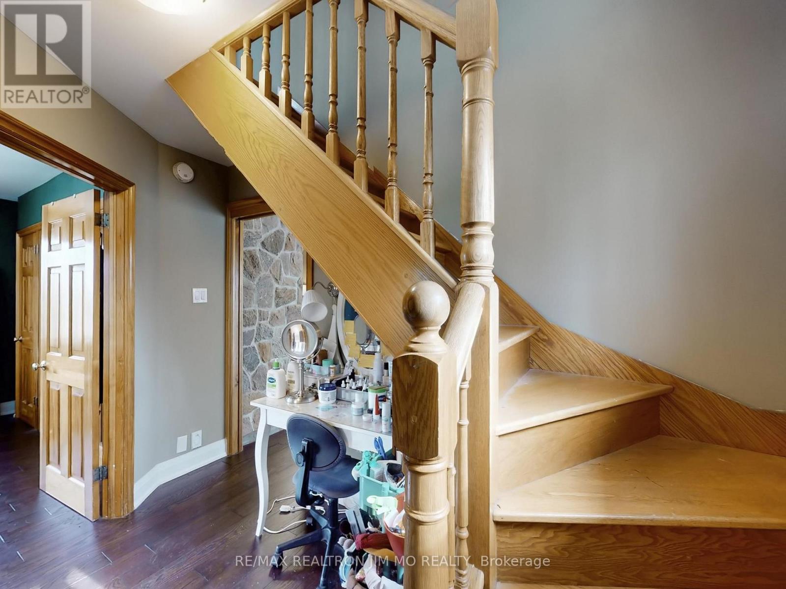 1785 Davis Drive W, King, Ontario  L3Y 4V9 - Photo 27 - N12869374