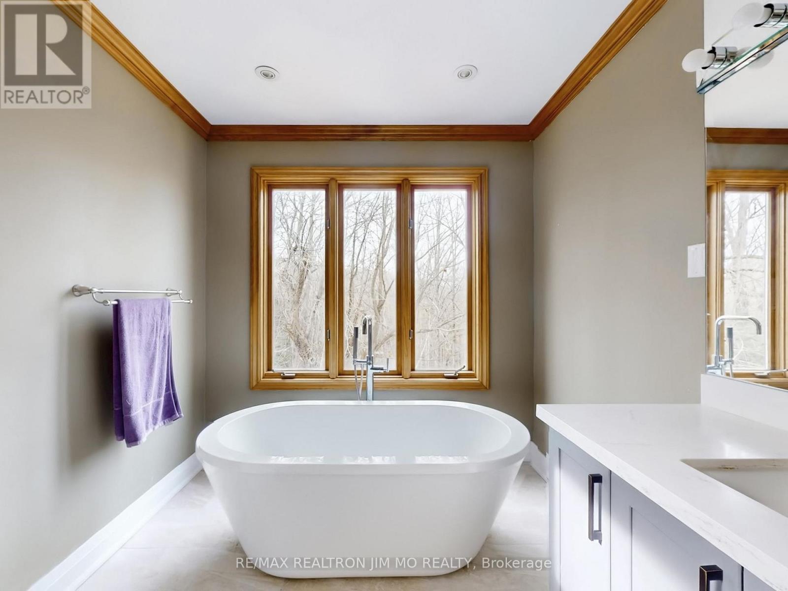 1785 Davis Drive W, King, Ontario  L3Y 4V9 - Photo 28 - N12869374