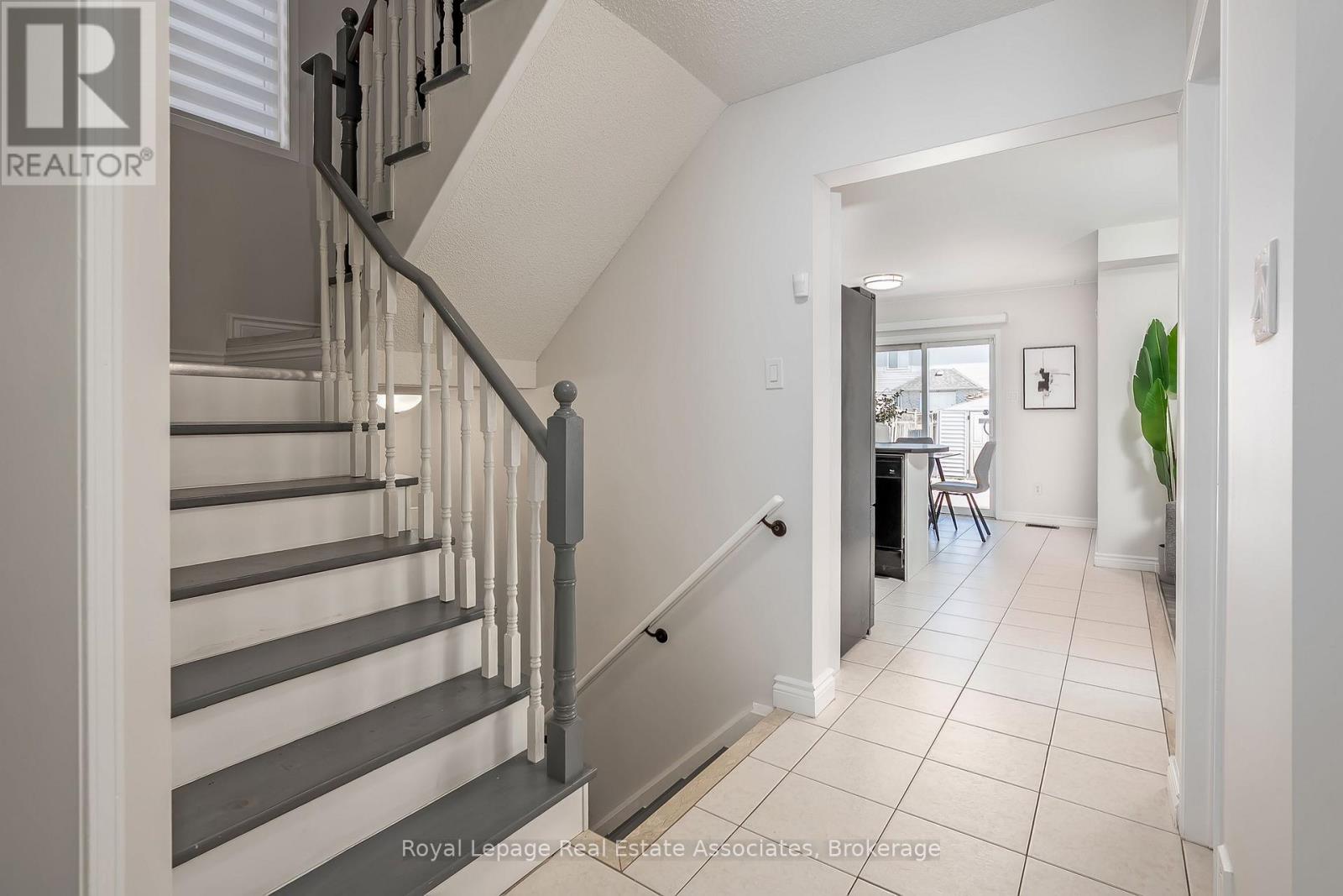 1130 Zimmerman Crescent, Milton, Ontario  L9T 5T2 - Photo 5 - W12851816