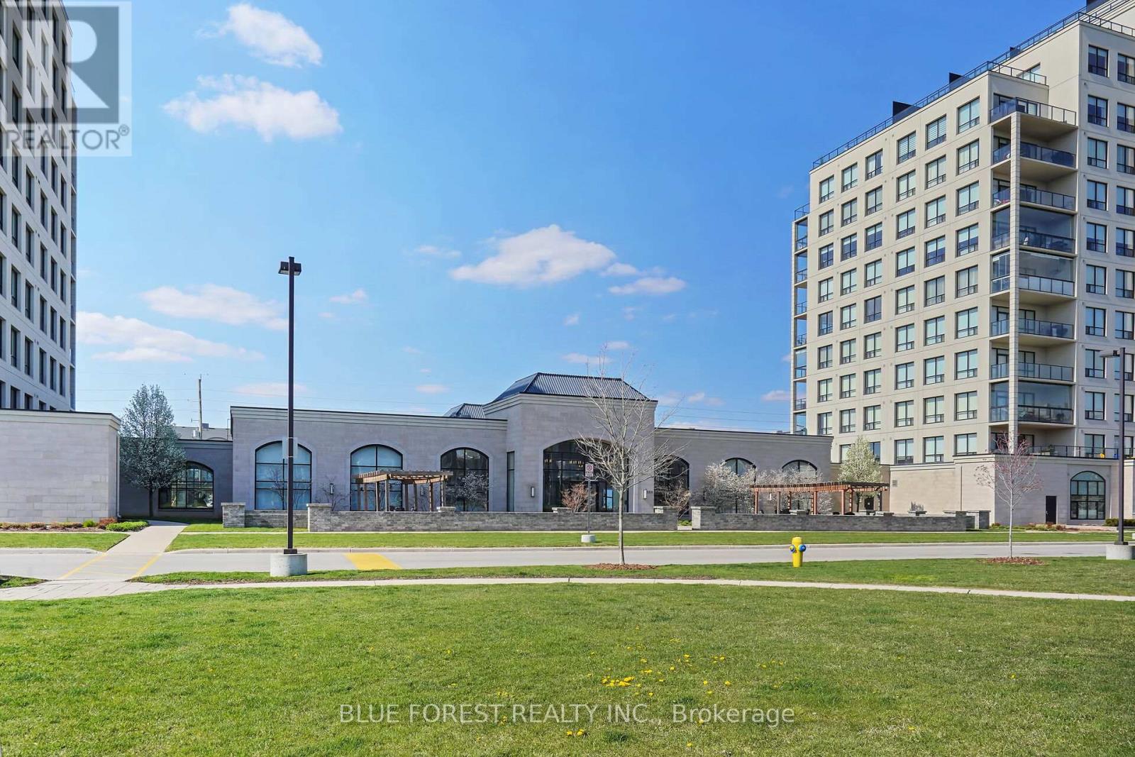 1208 - 240 Villagewalk Boulevard, London North, Ontario  N6G 0P6 - Photo 4 - X12871268