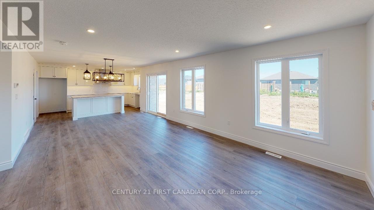 22 Postma Crescent, North Middlesex, Ontario  N0M 1A0 - Photo 10 - X12871320