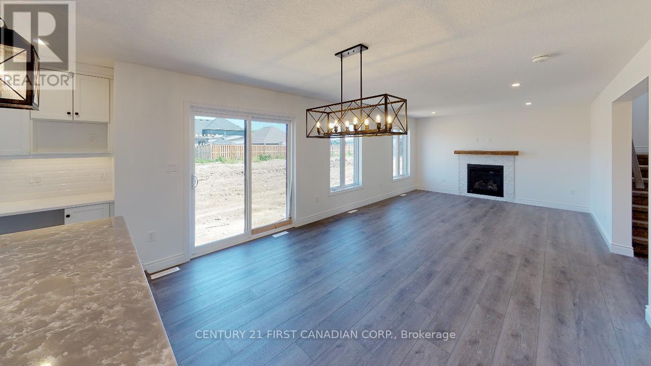 22 Postma Crescent, North Middlesex, Ontario  N0M 1A0 - Photo 11 - X12871320