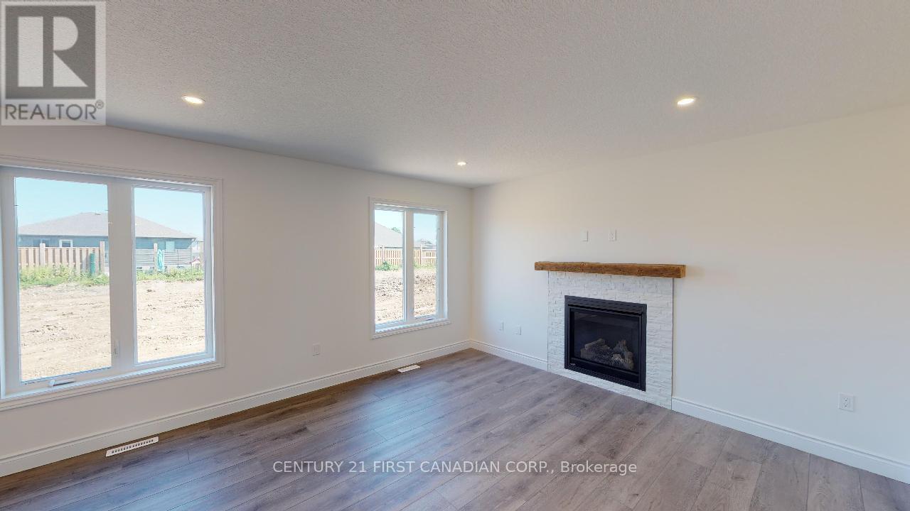 22 Postma Crescent, North Middlesex, Ontario  N0M 1A0 - Photo 12 - X12871320