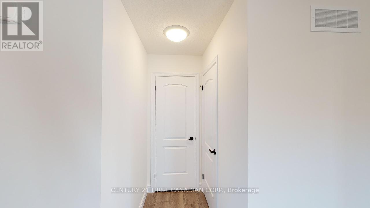 22 Postma Crescent, North Middlesex, Ontario  N0M 1A0 - Photo 17 - X12871320