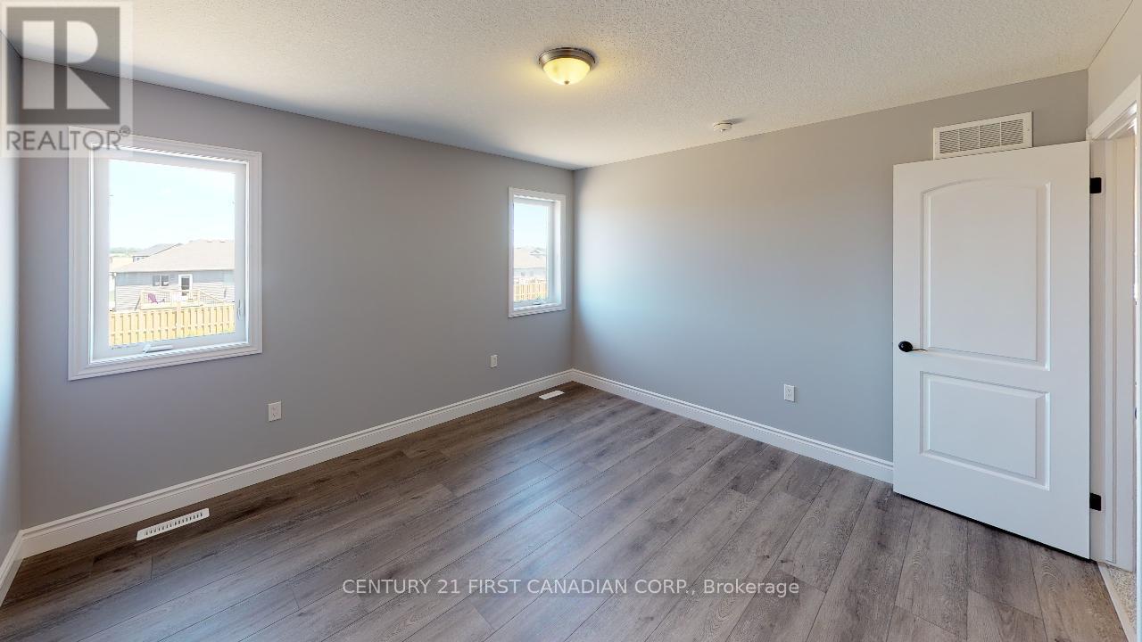 22 Postma Crescent, North Middlesex, Ontario  N0M 1A0 - Photo 21 - X12871320