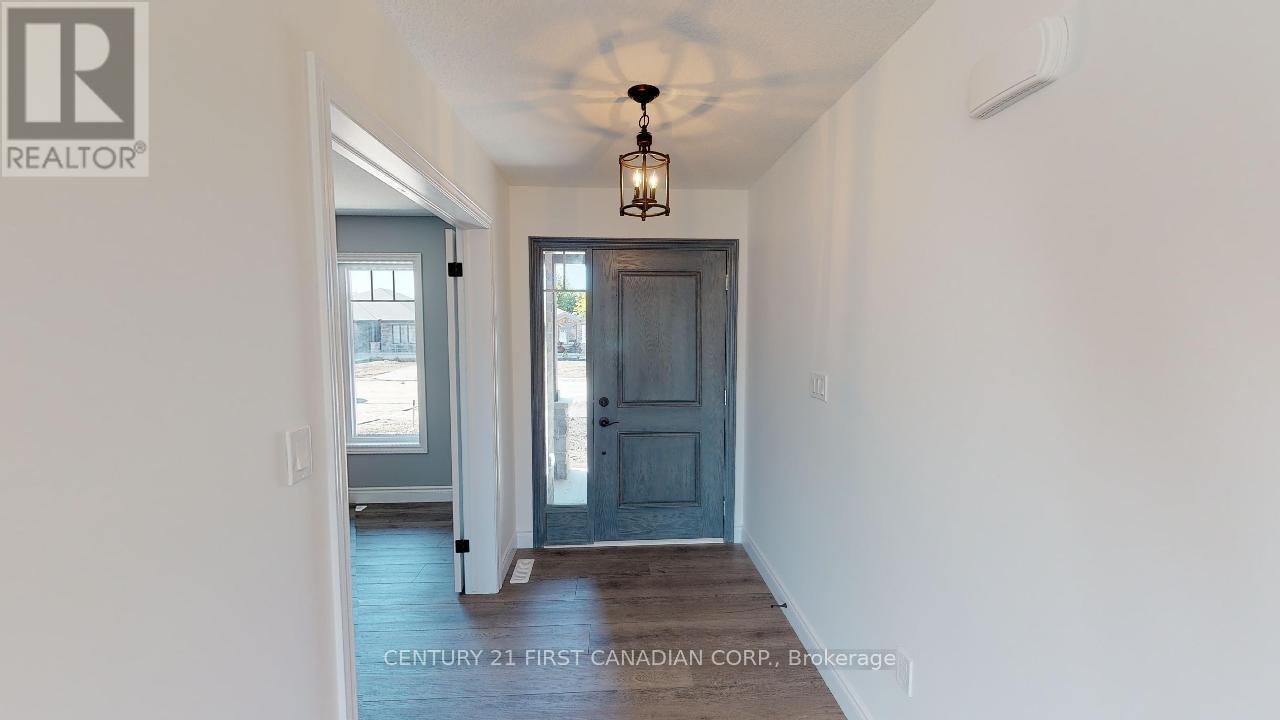 22 Postma Crescent, North Middlesex, Ontario  N0M 1A0 - Photo 3 - X12871320