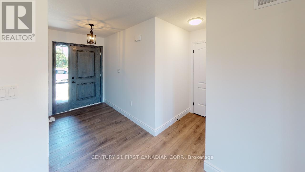 22 Postma Crescent, North Middlesex, Ontario  N0M 1A0 - Photo 4 - X12871320