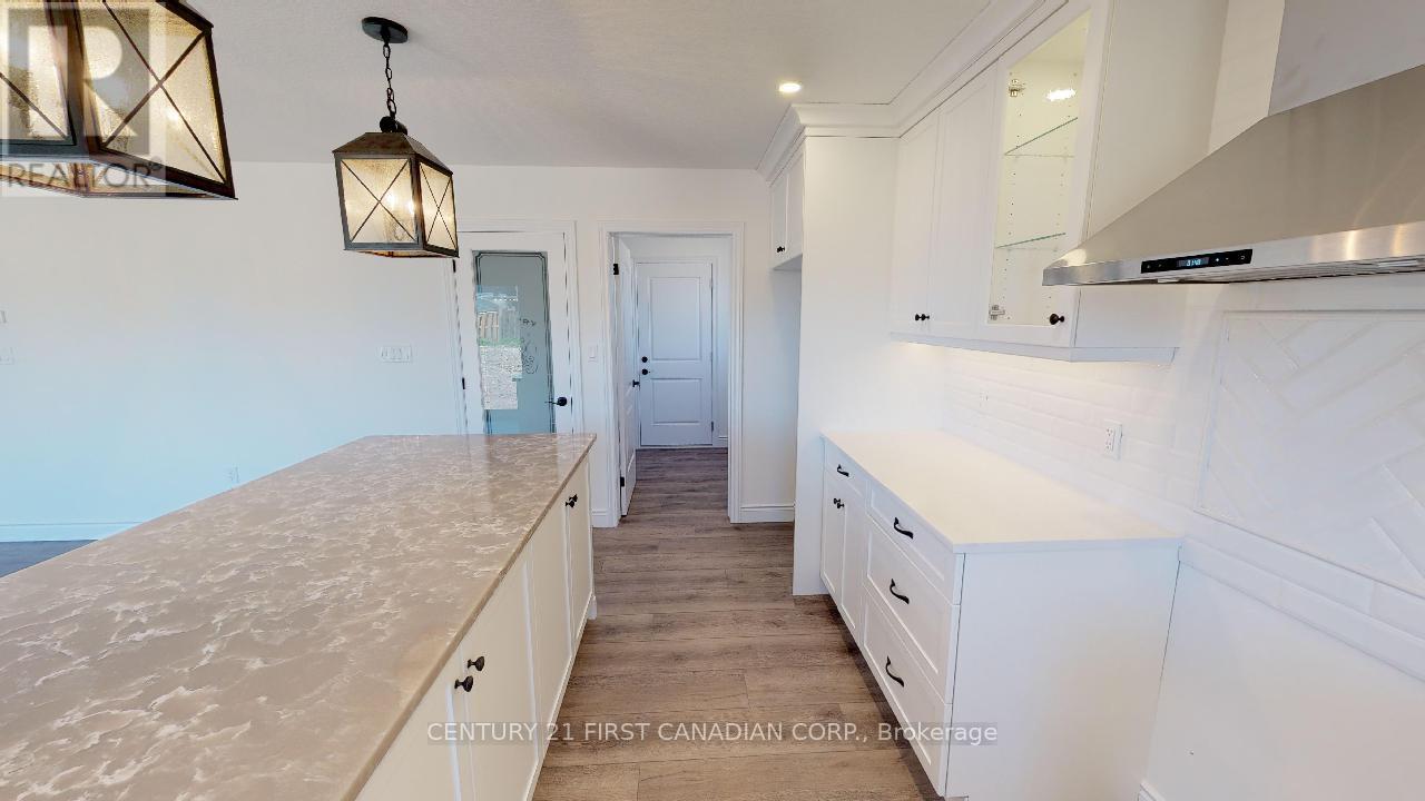 22 Postma Crescent, North Middlesex, Ontario  N0M 1A0 - Photo 8 - X12871320