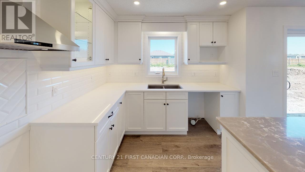 22 Postma Crescent, North Middlesex, Ontario  N0M 1A0 - Photo 9 - X12871320