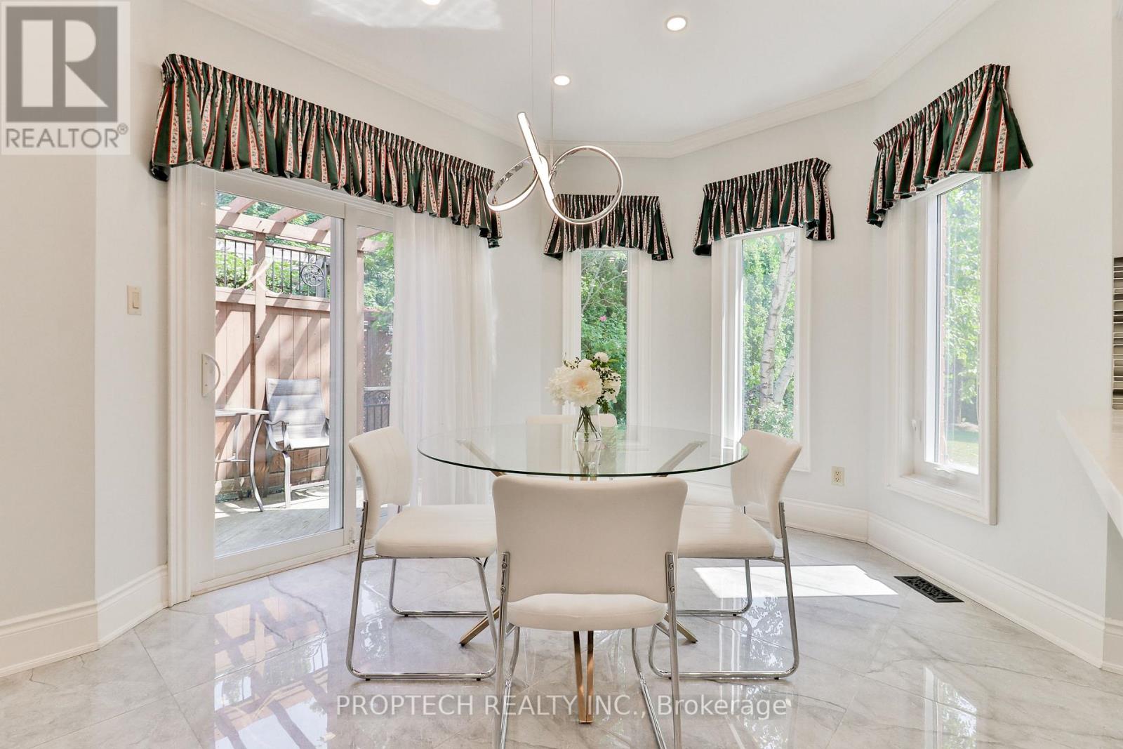 829 Quantra Crescent, Newmarket (Stonehaven-Wyndham), Ontario  L3X 1M8 - Photo 10 - N12871338