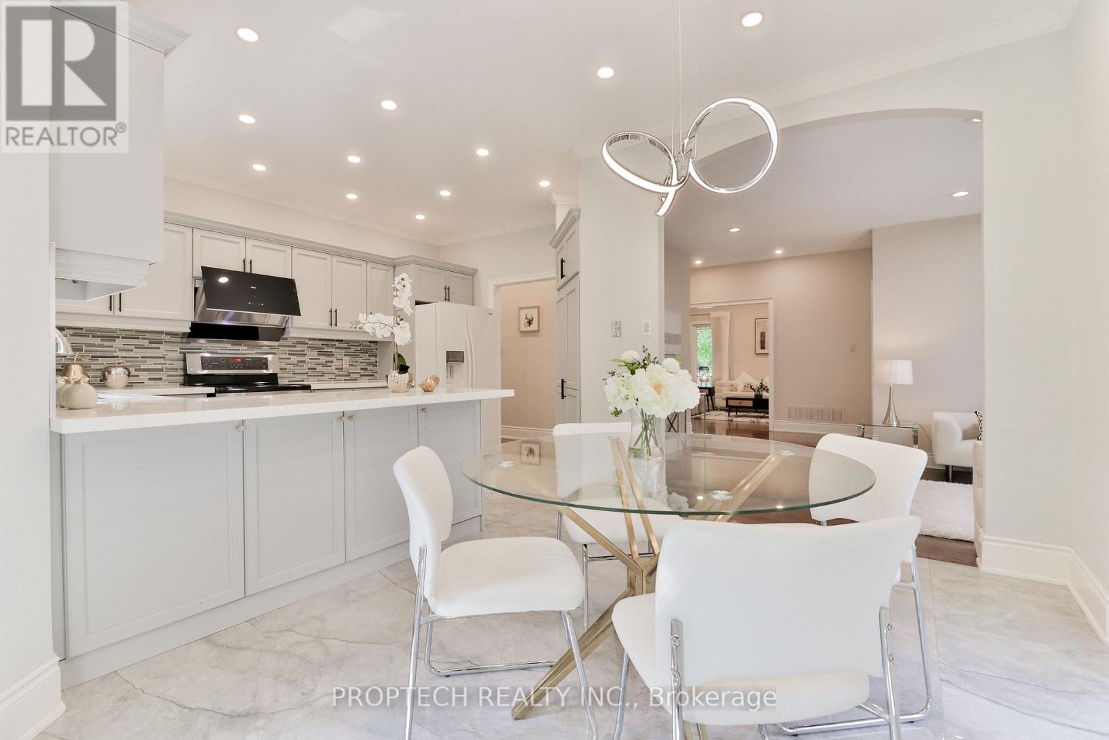 829 Quantra Crescent, Newmarket (Stonehaven-Wyndham), Ontario  L3X 1M8 - Photo 11 - N12871338