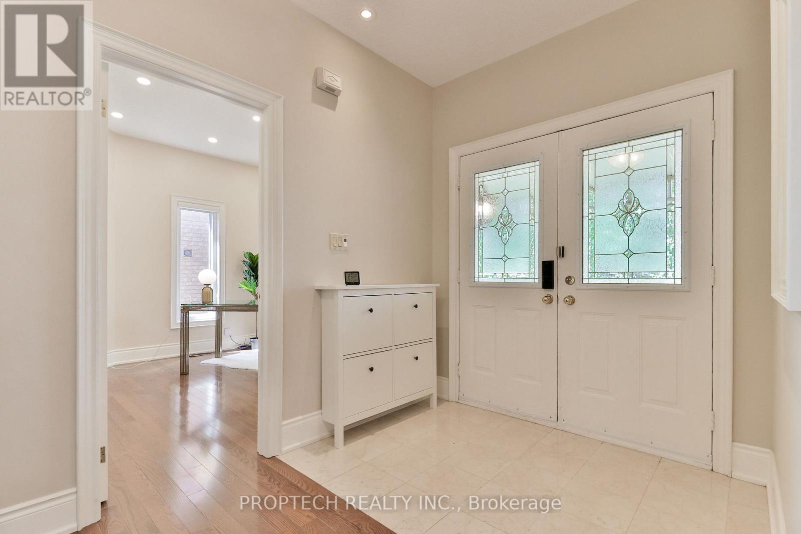 829 Quantra Crescent, Newmarket (Stonehaven-Wyndham), Ontario  L3X 1M8 - Photo 3 - N12871338