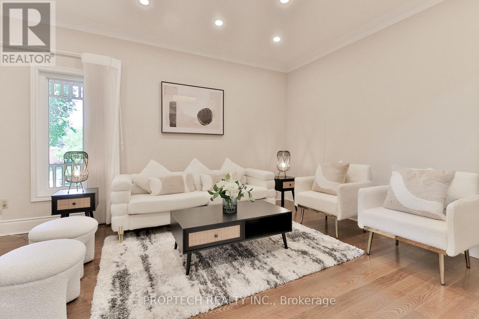 829 Quantra Crescent, Newmarket (Stonehaven-Wyndham), Ontario  L3X 1M8 - Photo 6 - N12871338