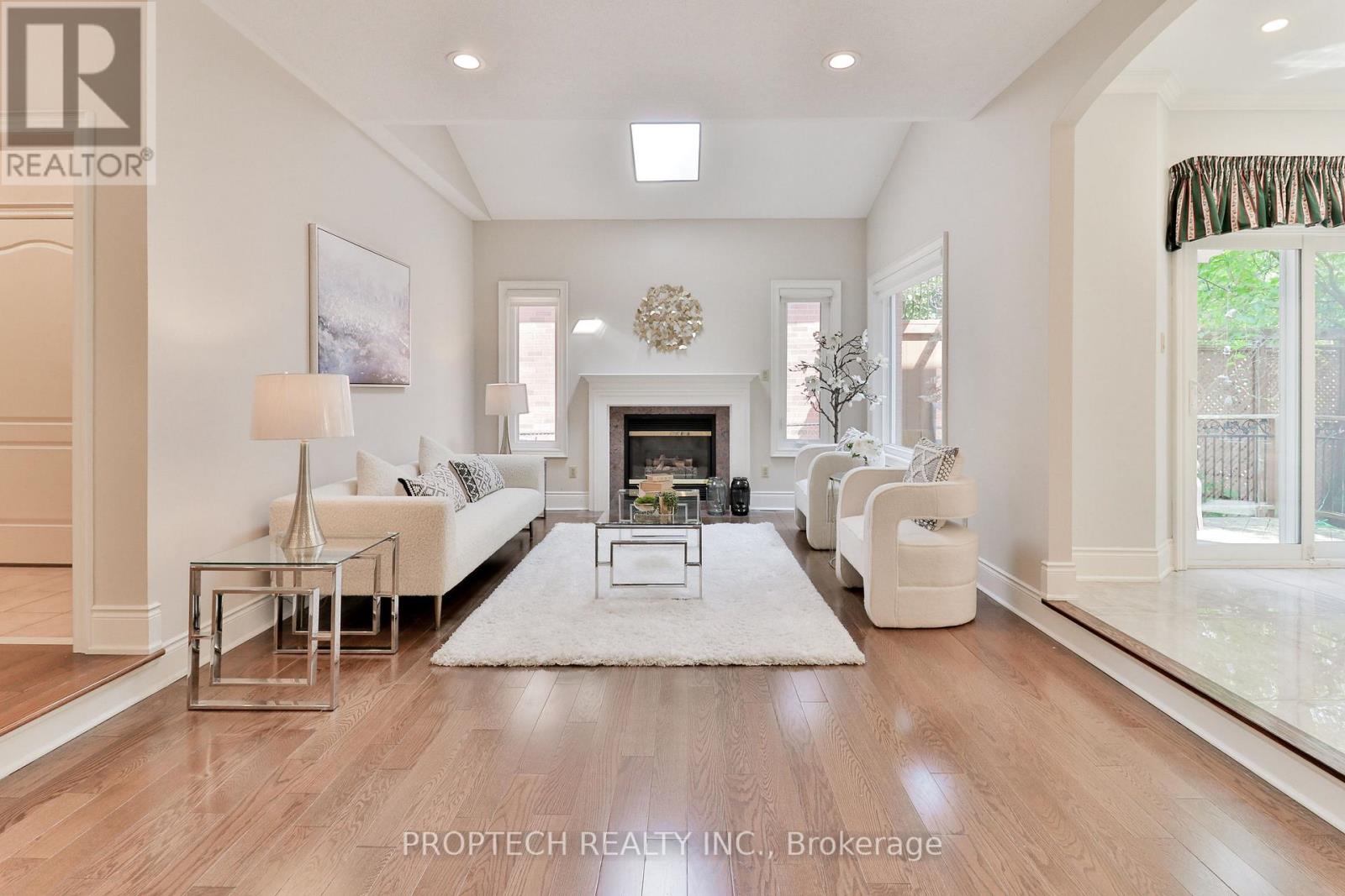 829 Quantra Crescent, Newmarket (Stonehaven-Wyndham), Ontario  L3X 1M8 - Photo 9 - N12871338