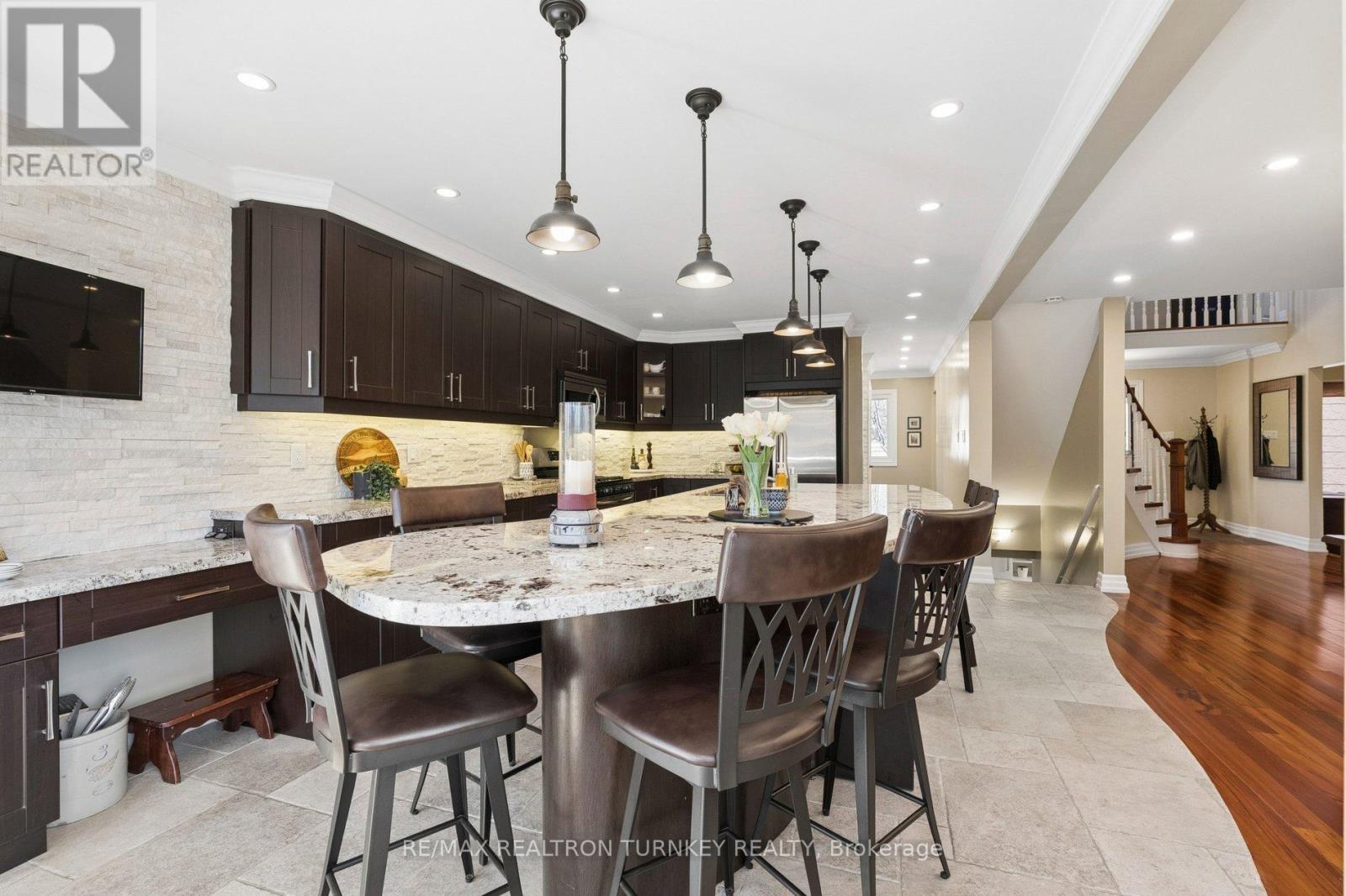 22 Trillium Drive, Aurora, Ontario  L4G 5X9 - Photo 12 - N12871372