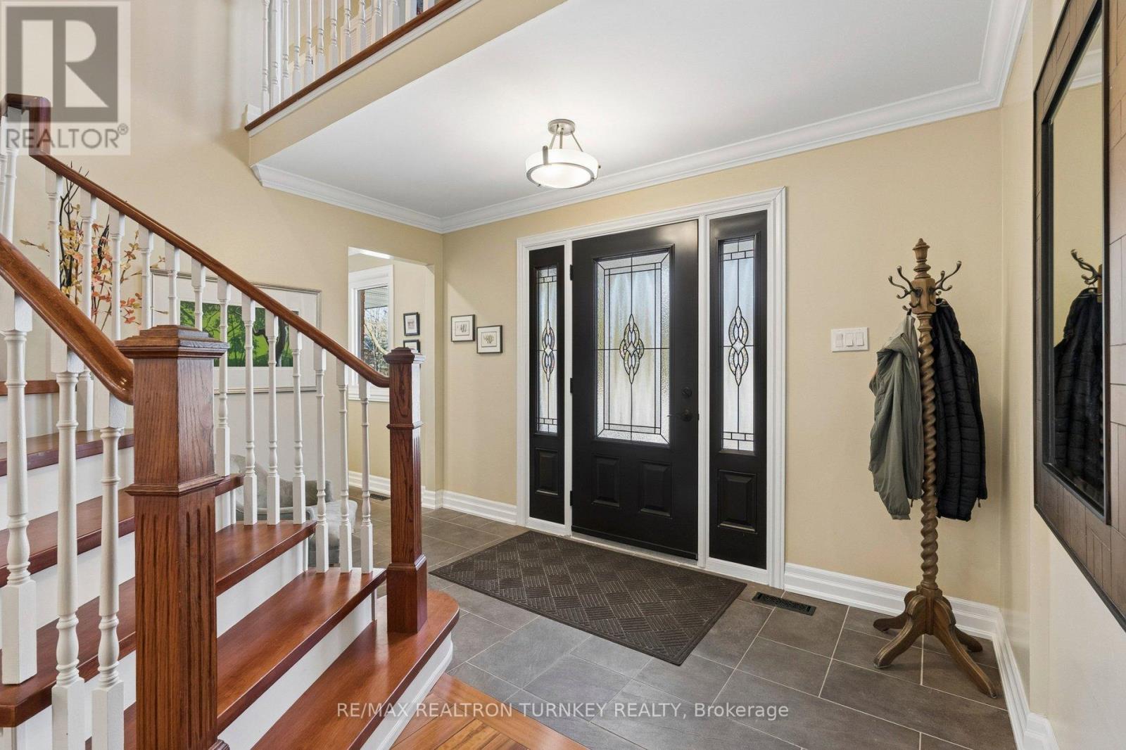 22 Trillium Drive, Aurora, Ontario  L4G 5X9 - Photo 4 - N12871372