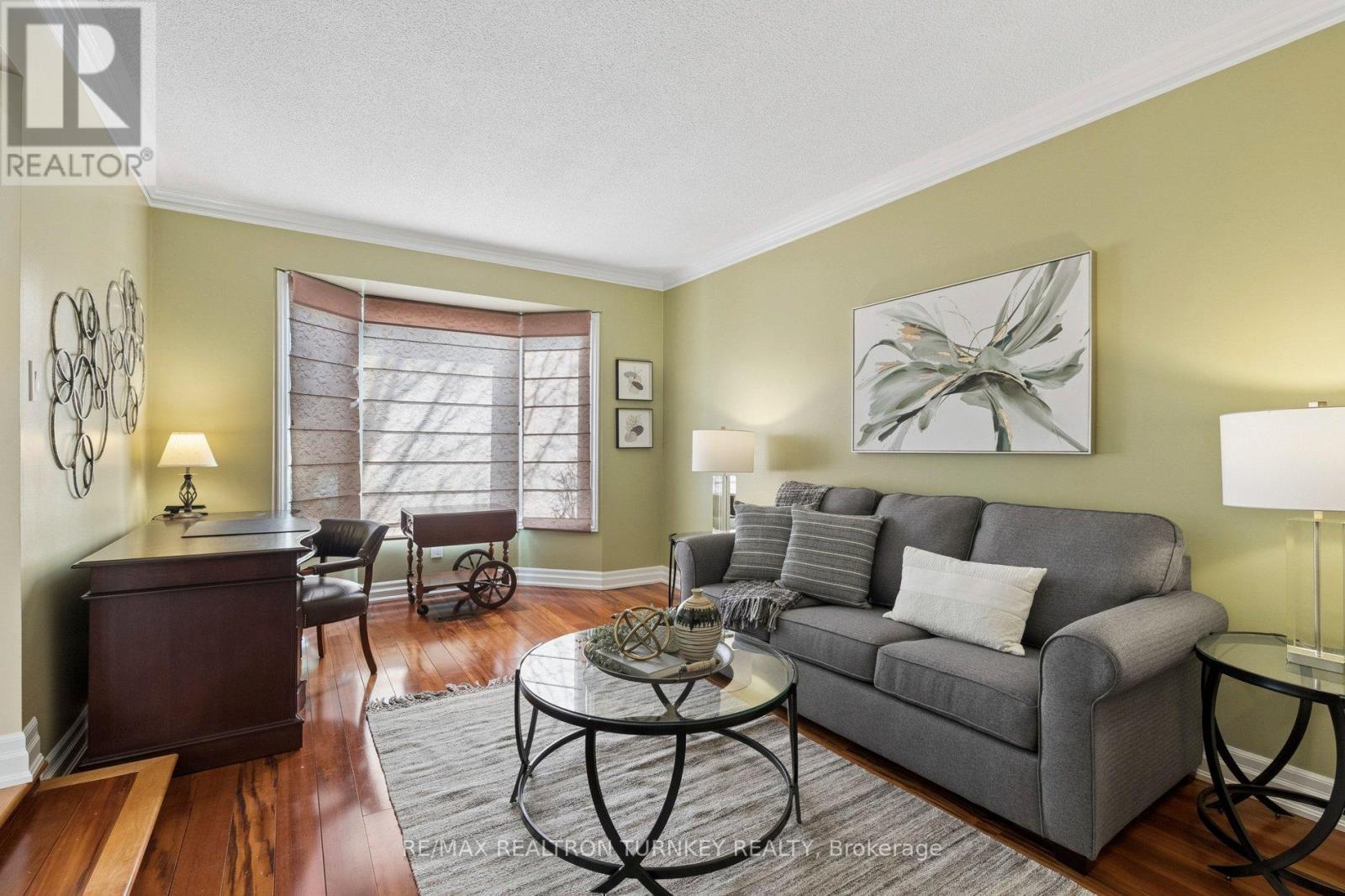 22 Trillium Drive, Aurora, Ontario  L4G 5X9 - Photo 7 - N12871372