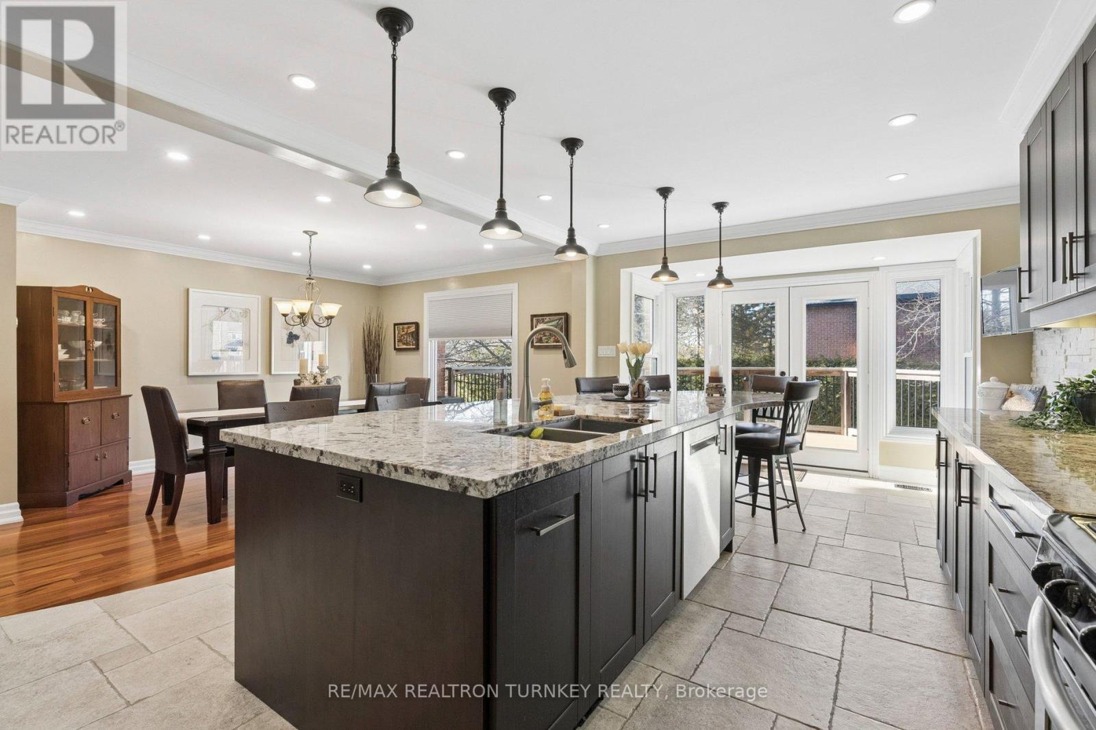 22 Trillium Drive, Aurora, Ontario  L4G 5X9 - Photo 9 - N12871372