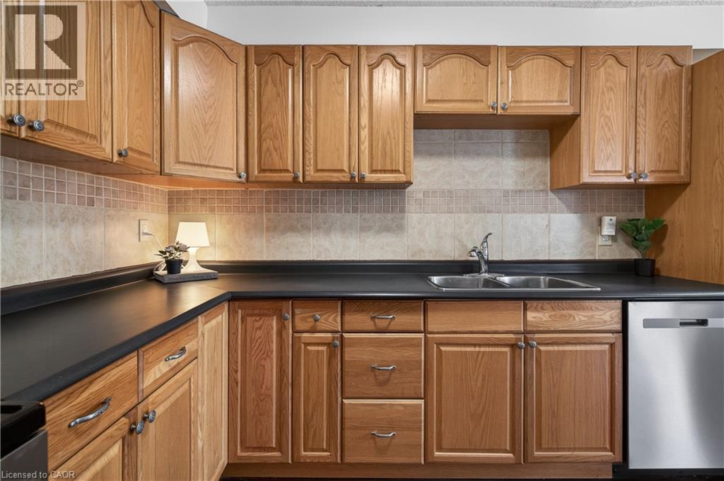 2185 Fairchild Boulevard Unit# 51, Burlington, Ontario  L7P 3P6 - Photo 18 - 40809308