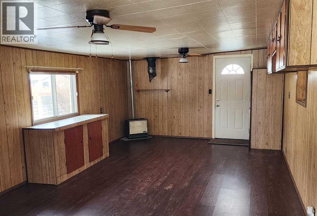 225 4 Street Nw, Sundre, Alberta  T0M 1X0 - Photo 2 - A2290905