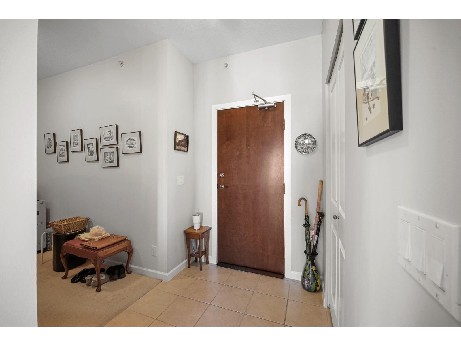 417 15385 101a Avenue, Surrey, British Columbia  V3R 0B4 - Photo 3 - R3098196