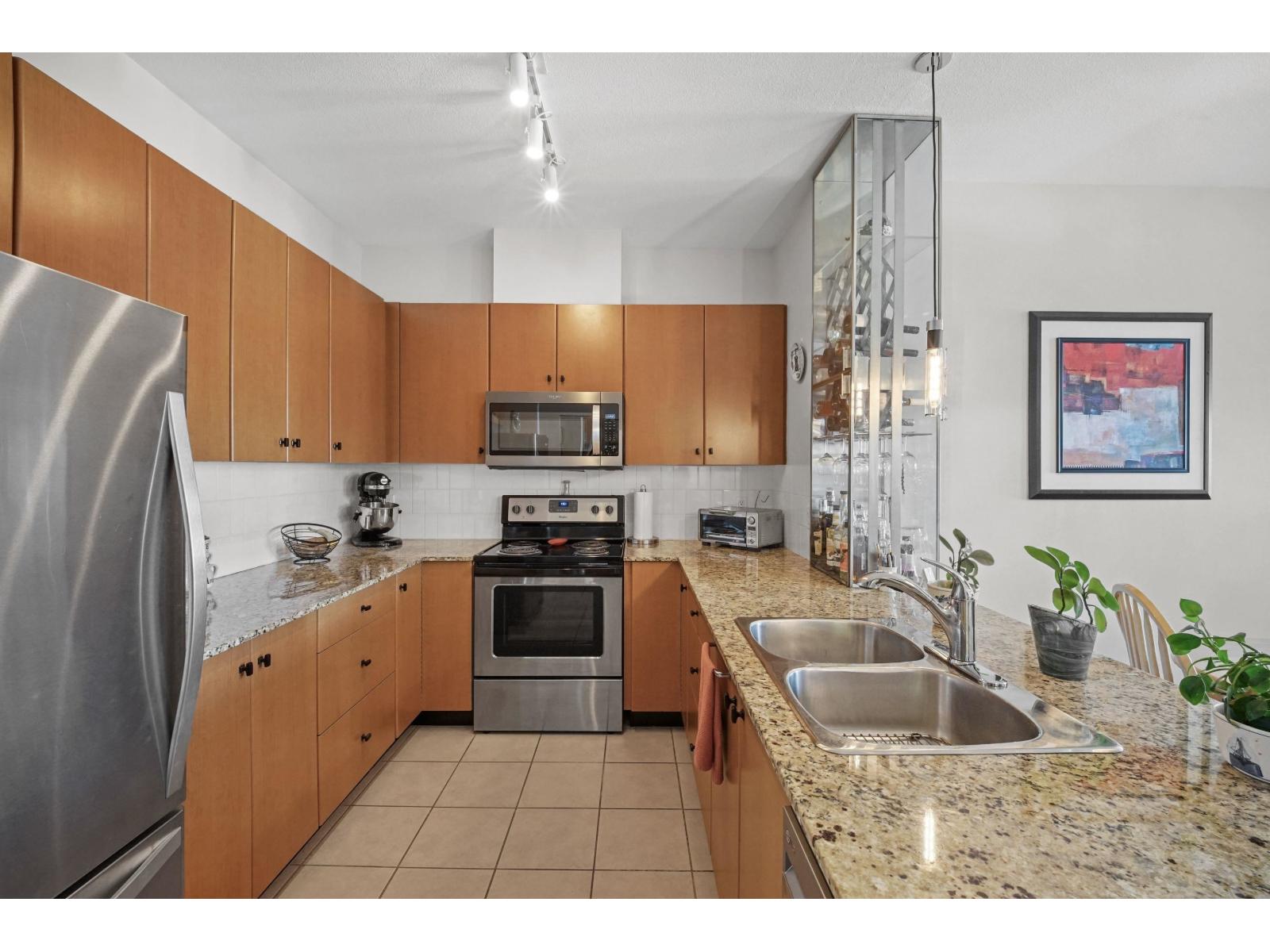 417 15385 101a Avenue, Surrey, British Columbia  V3R 0B4 - Photo 10 - R3098196