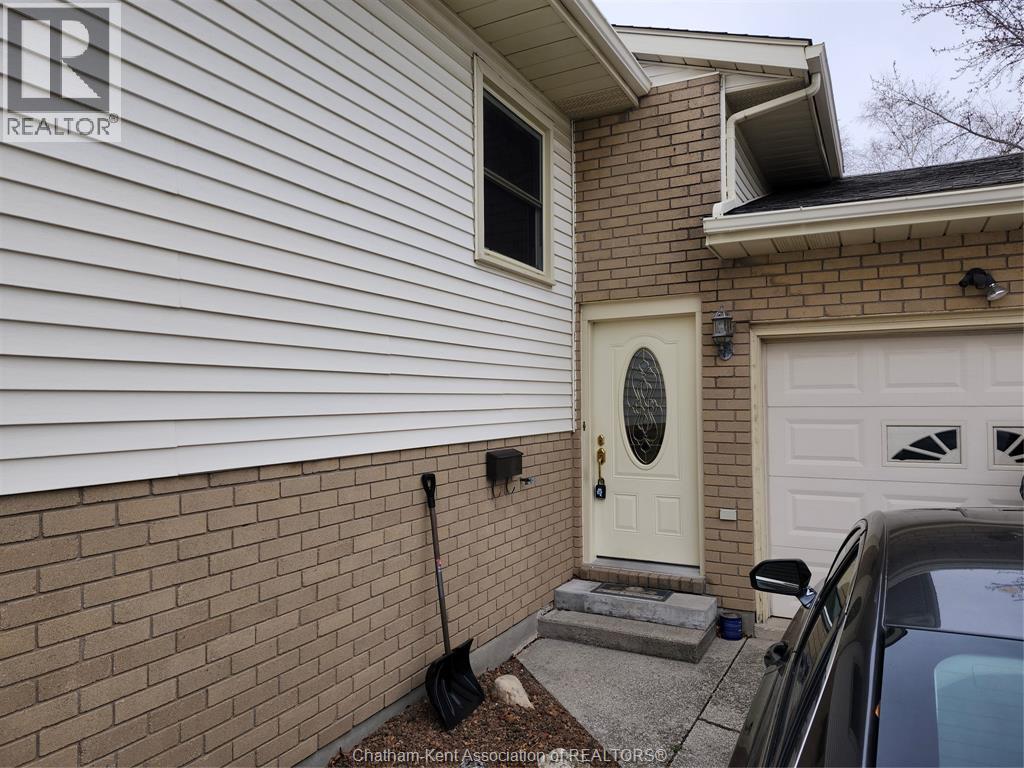 15 Monarch Drive, Chatham, Ontario  N7L 5G6 - Photo 2 - 26005056