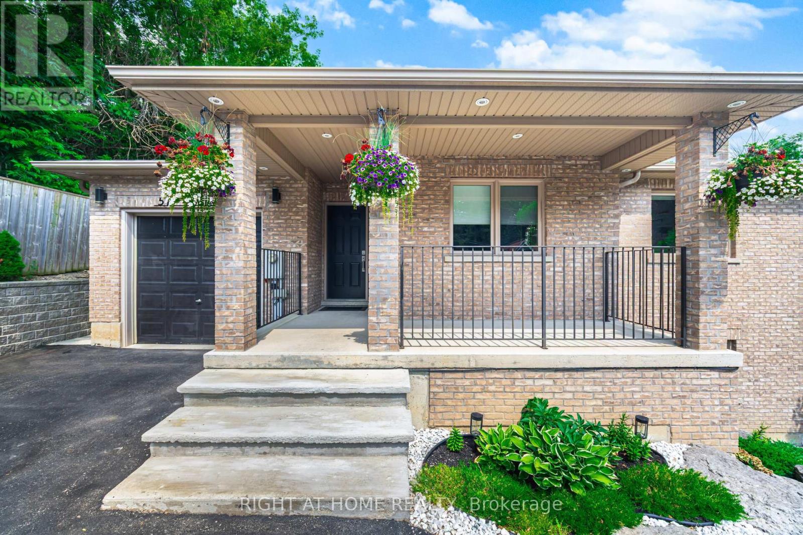 51D JOHN STREET, Halton Hills, Ontario