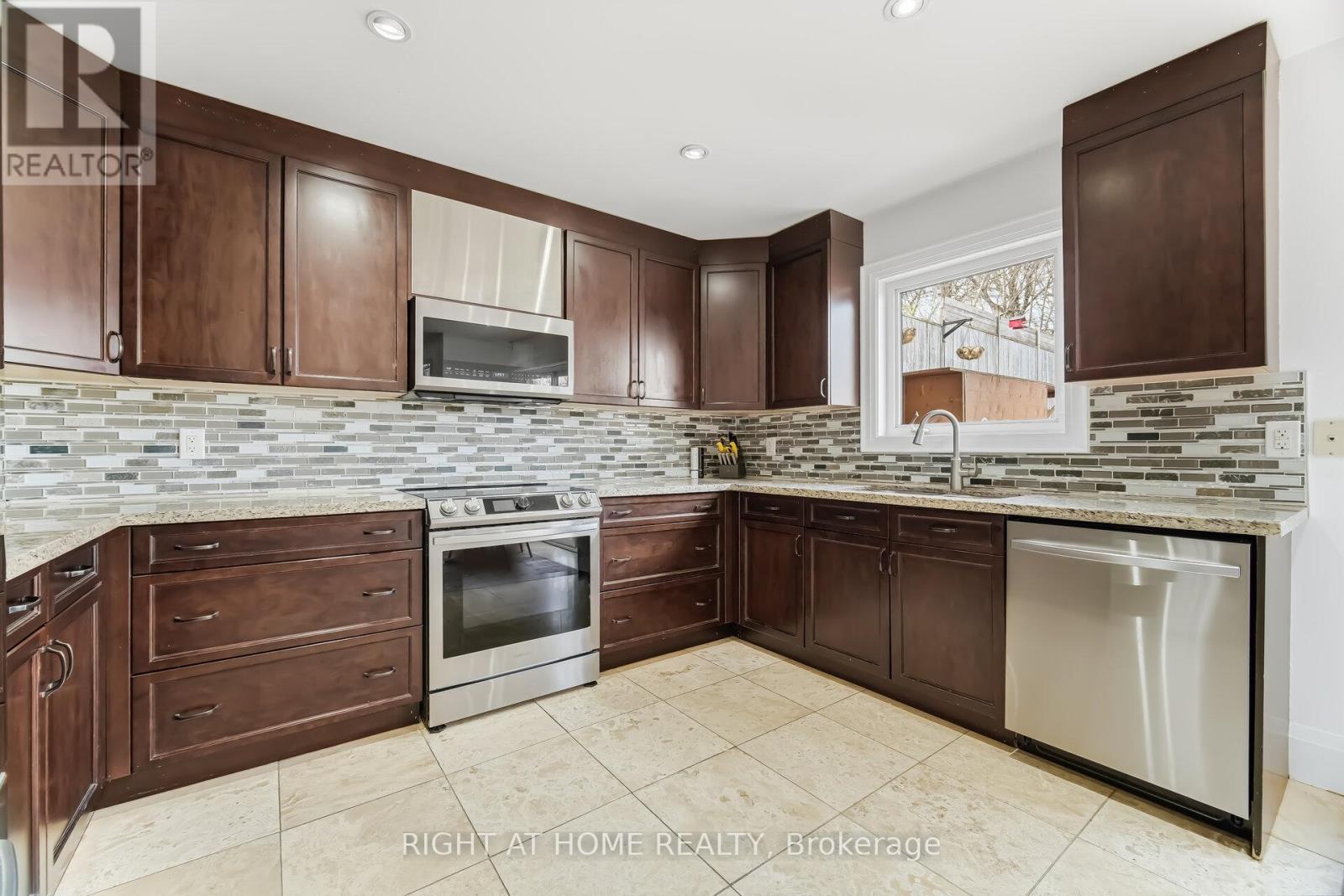 51d John Street, Halton Hills, Ontario  L7G 2J9 - Photo 17 - W12871226