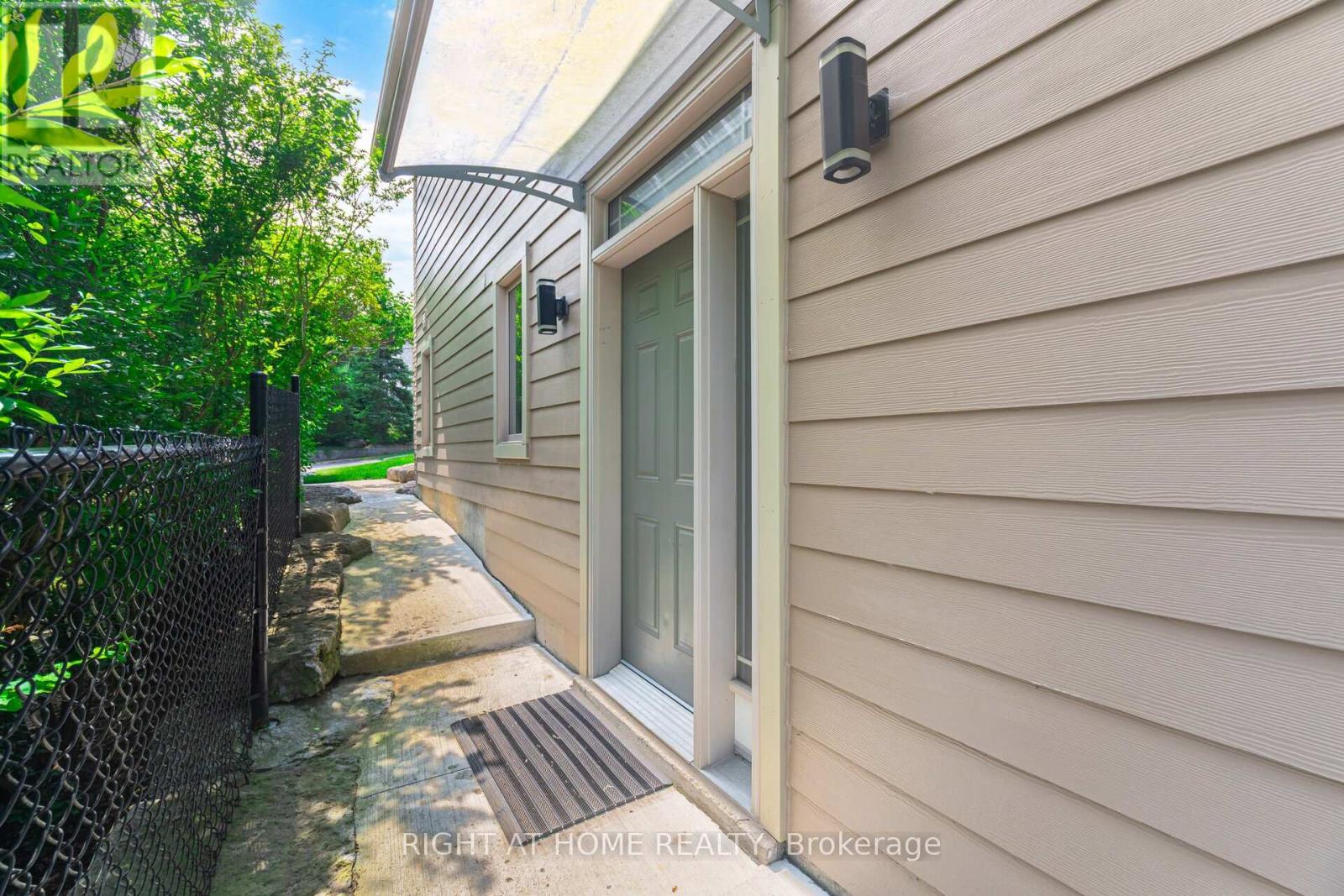 51d John Street, Halton Hills, Ontario  L7G 2J9 - Photo 4 - W12871226