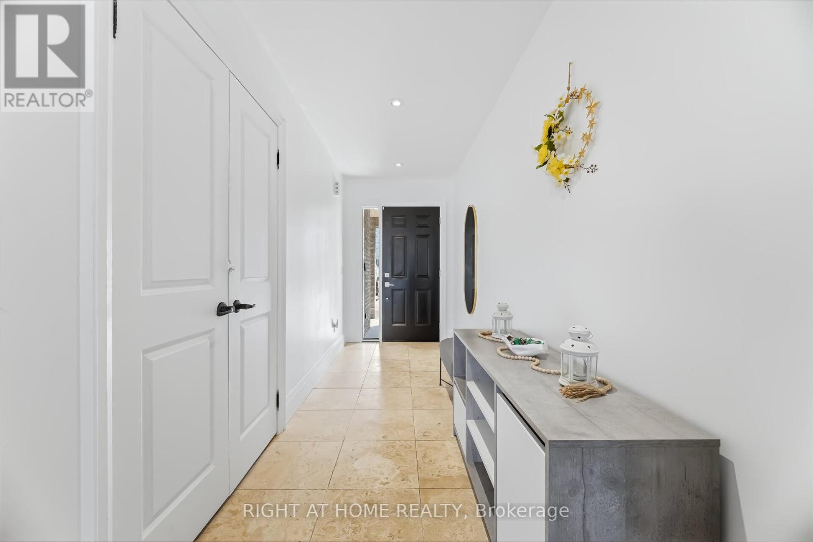 51d John Street, Halton Hills, Ontario  L7G 2J9 - Photo 5 - W12871226