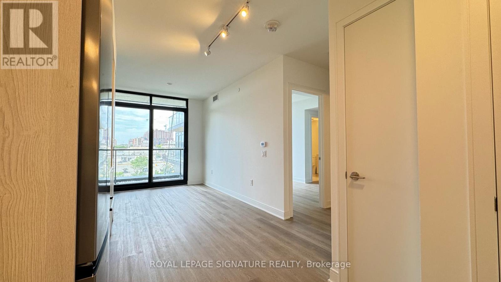 326 - 86 Dundas Street E, Mississauga, Ontario  L5A 1W4 - Photo 2 - W12871286