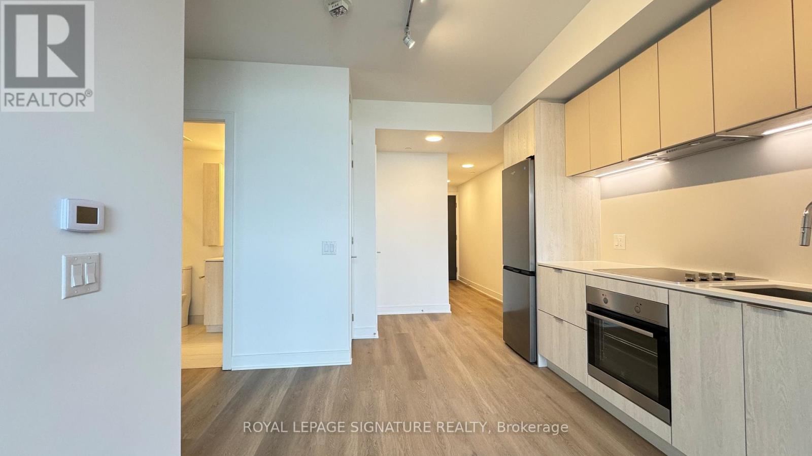 326 - 86 Dundas Street E, Mississauga, Ontario  L5A 1W4 - Photo 3 - W12871286