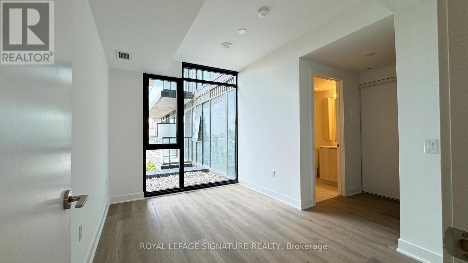 326 - 86 Dundas Street E, Mississauga, Ontario  L5A 1W4 - Photo 4 - W12871286