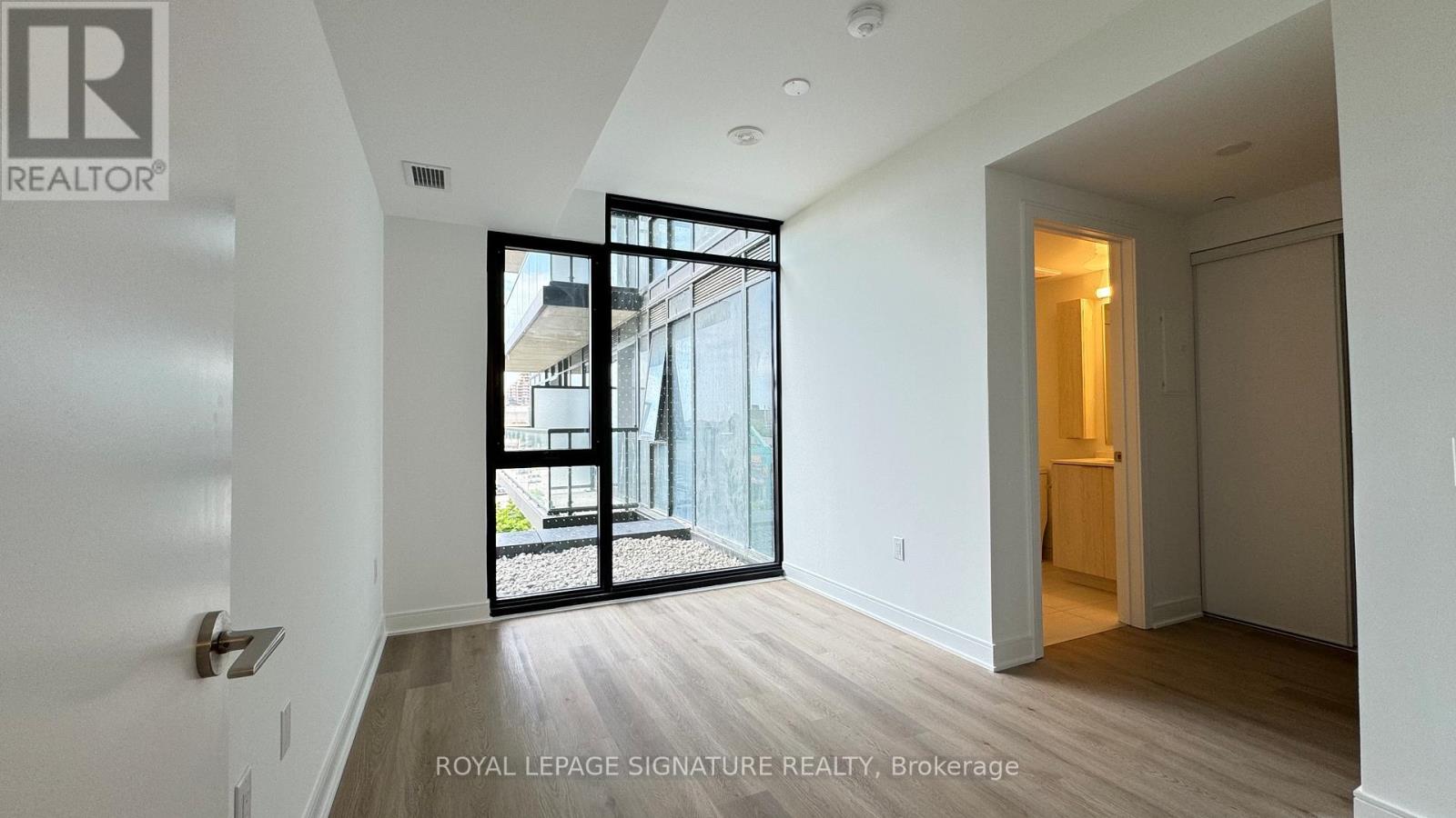 326 - 86 Dundas Street E, Mississauga, Ontario  L5A 1W4 - Photo 6 - W12871286