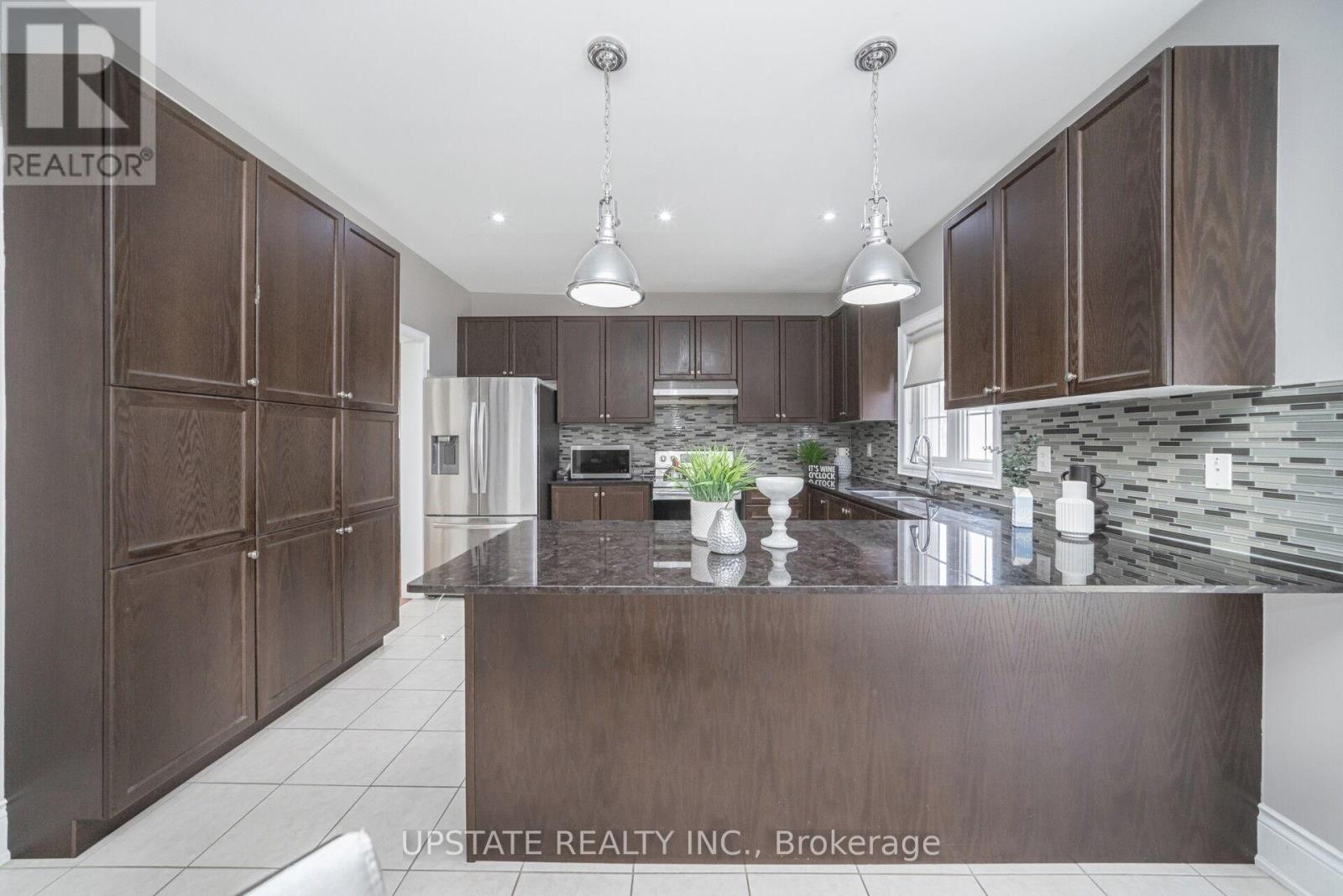 2 Beachville Circle, Brampton, Ontario  L6X 0V4 - Photo 14 - W12871324