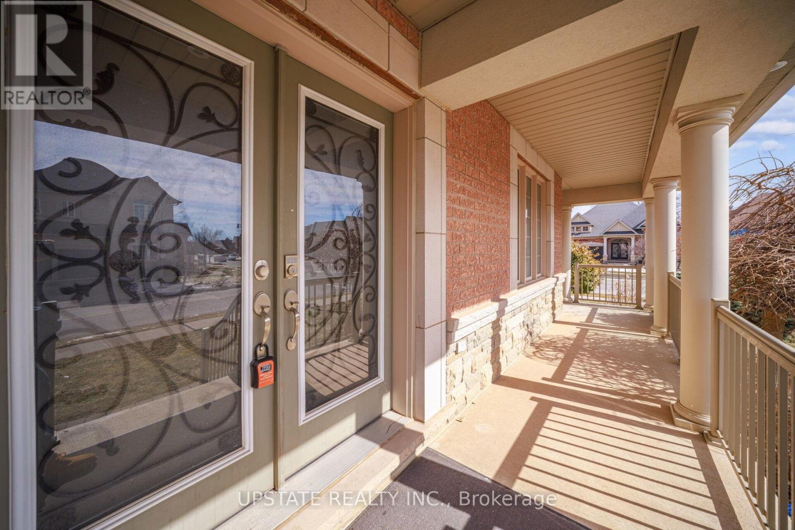 2 Beachville Circle, Brampton, Ontario  L6X 0V4 - Photo 4 - W12871324