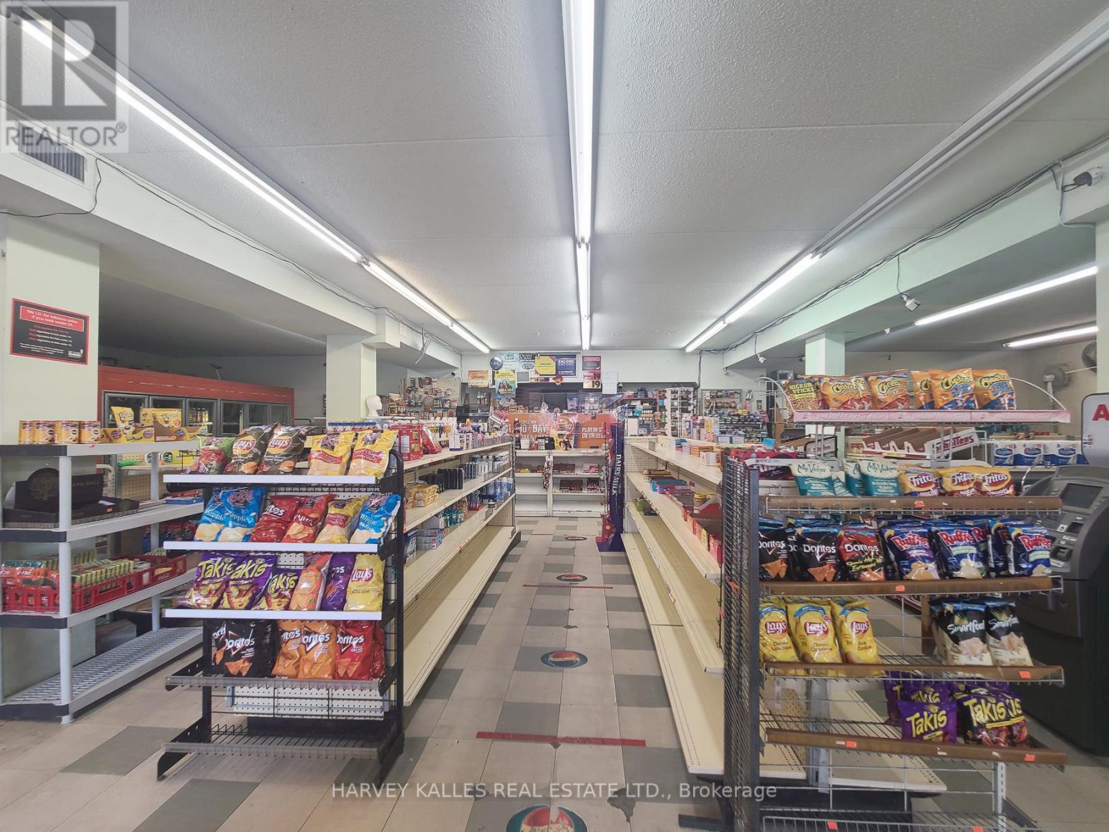 3829 Lake Shore Boulevard W, Toronto (Long Branch), Ontario  M8W 1R3 - Photo 2 - W12871342