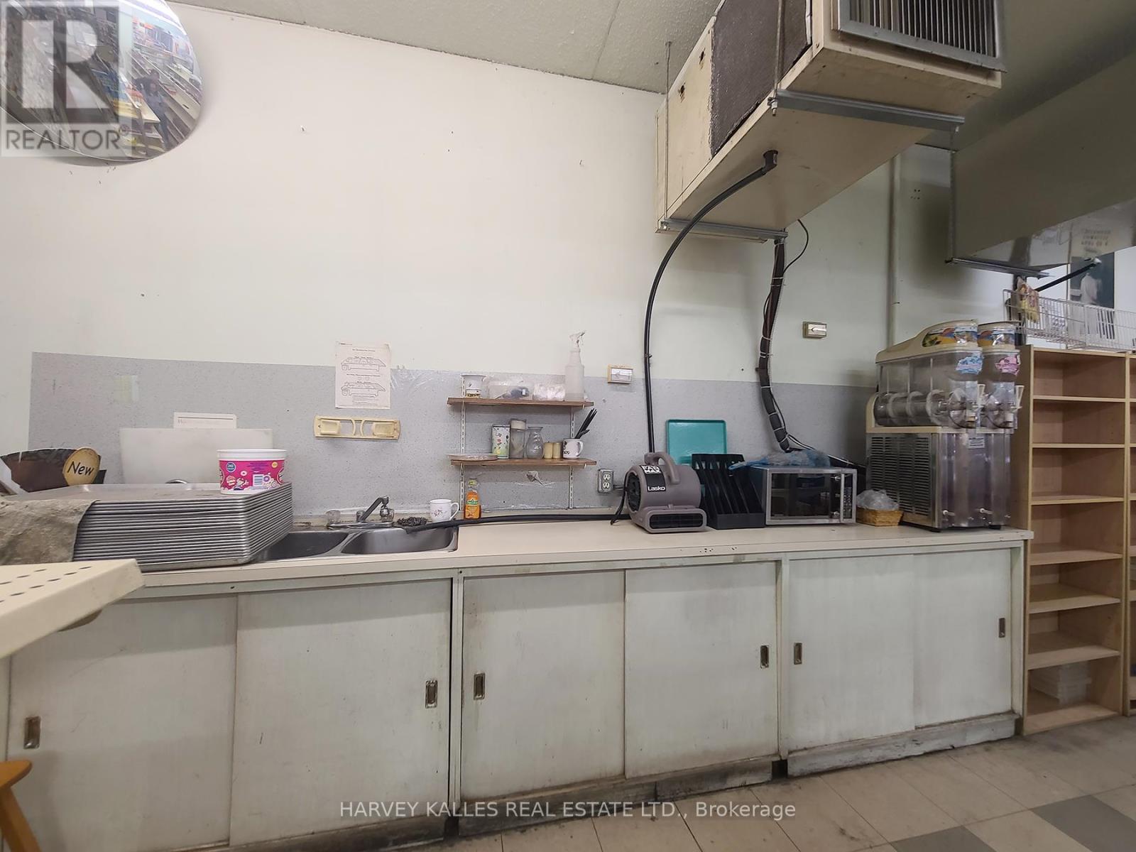 3829 Lake Shore Boulevard W, Toronto (Long Branch), Ontario  M8W 1R3 - Photo 7 - W12871342