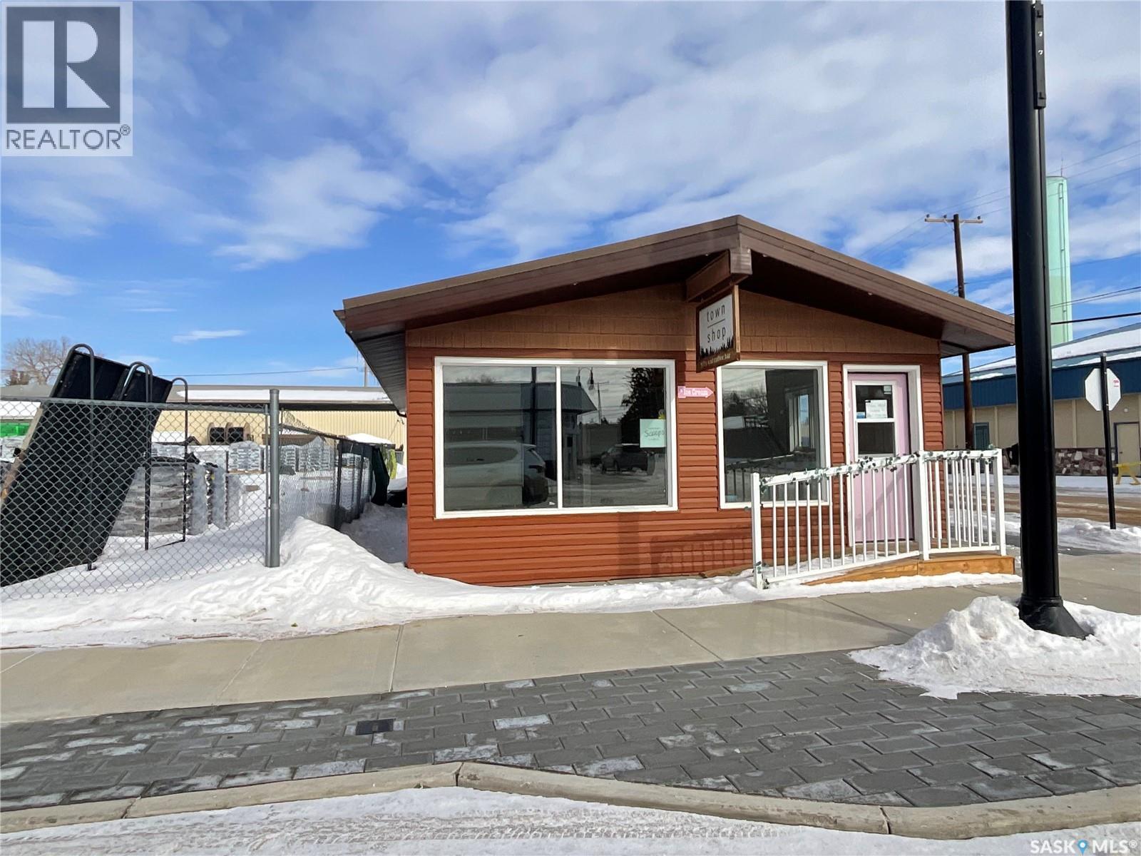 200 1st Street S, Wakaw, Saskatchewan  S0K 4P0 - Photo 2 - SK030188