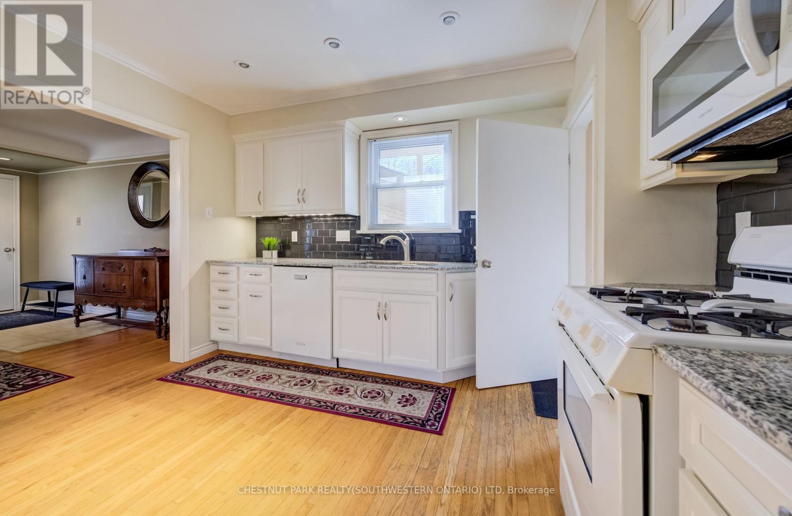 588 Krug Street, Kitchener, Ontario  N2B 1L7 - Photo 17 - X12871264