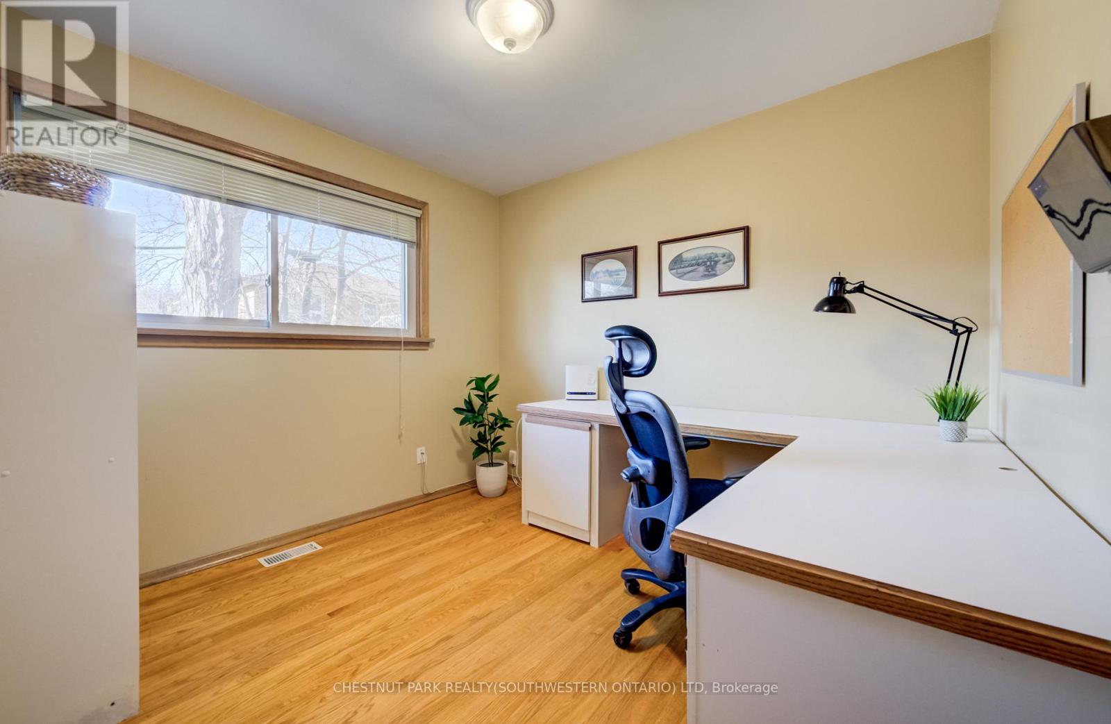 588 Krug Street, Kitchener, Ontario  N2B 1L7 - Photo 23 - X12871264