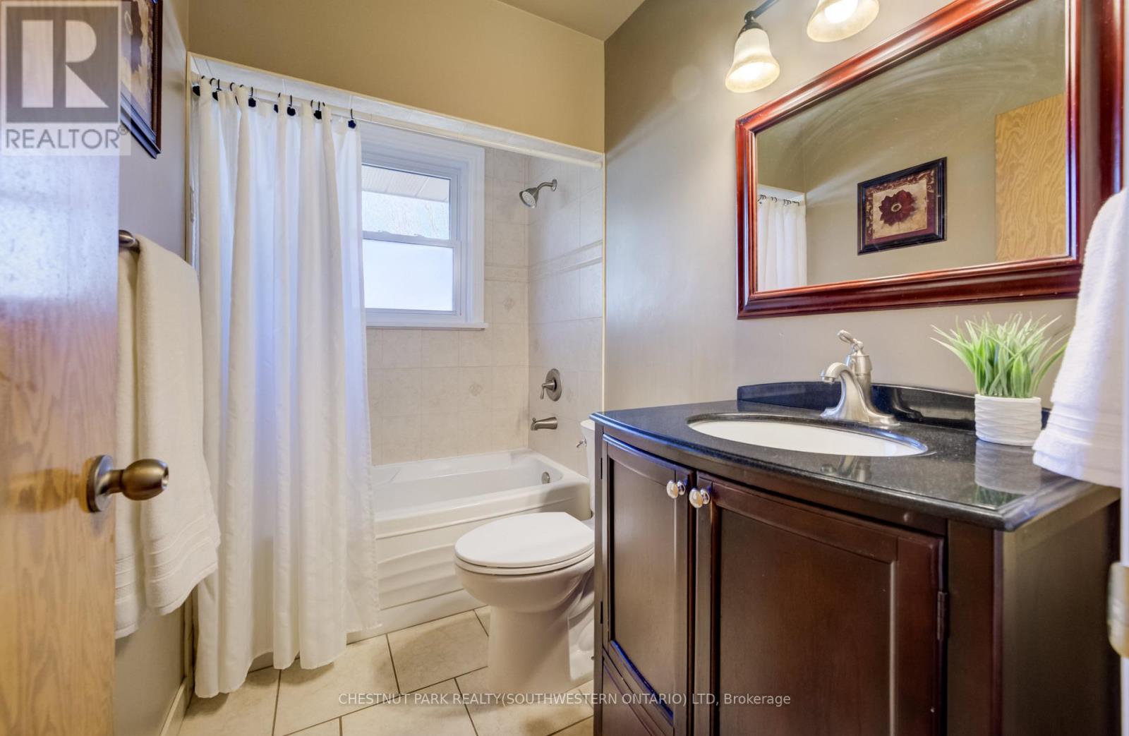 588 Krug Street, Kitchener, Ontario  N2B 1L7 - Photo 25 - X12871264