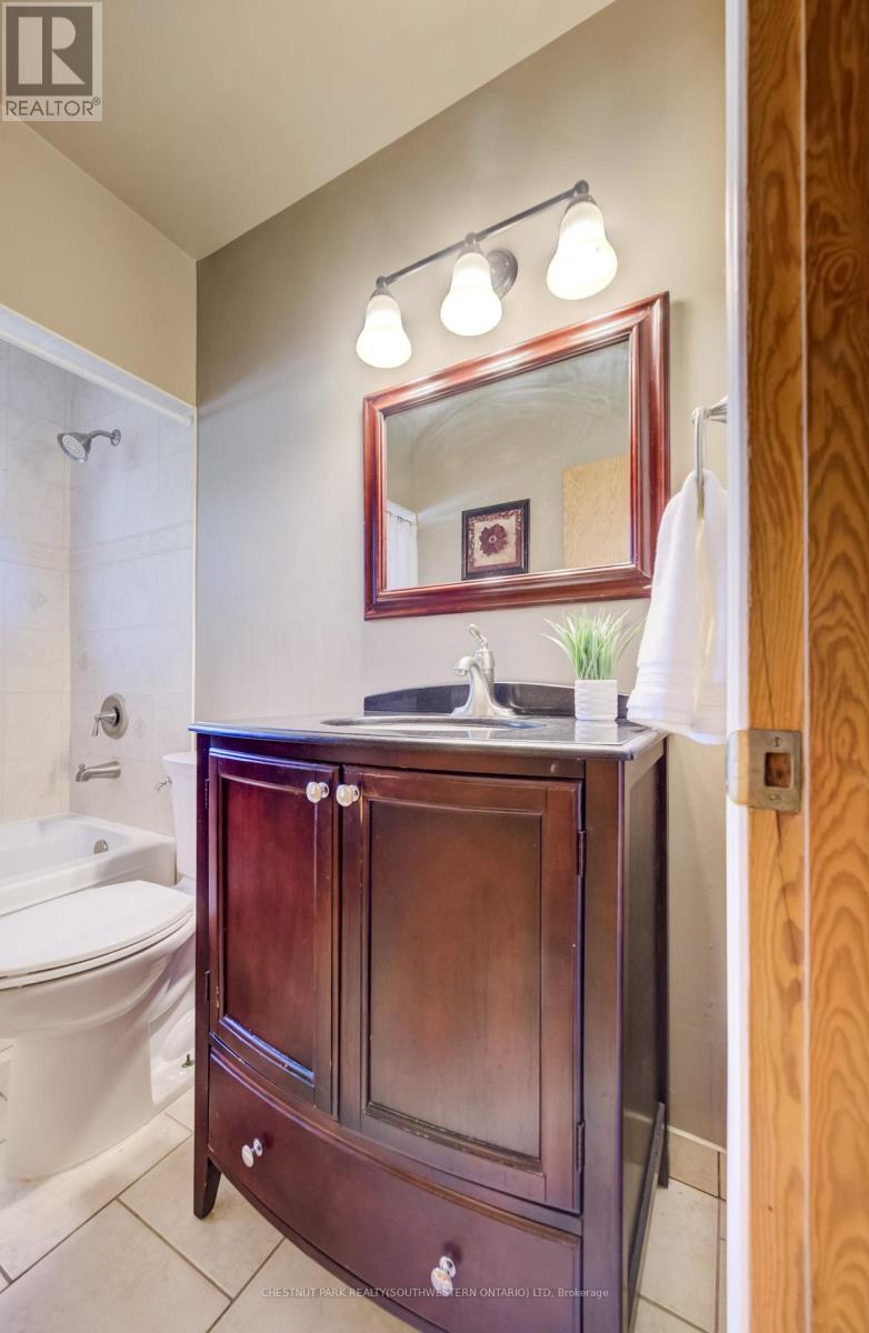 588 Krug Street, Kitchener, Ontario  N2B 1L7 - Photo 26 - X12871264