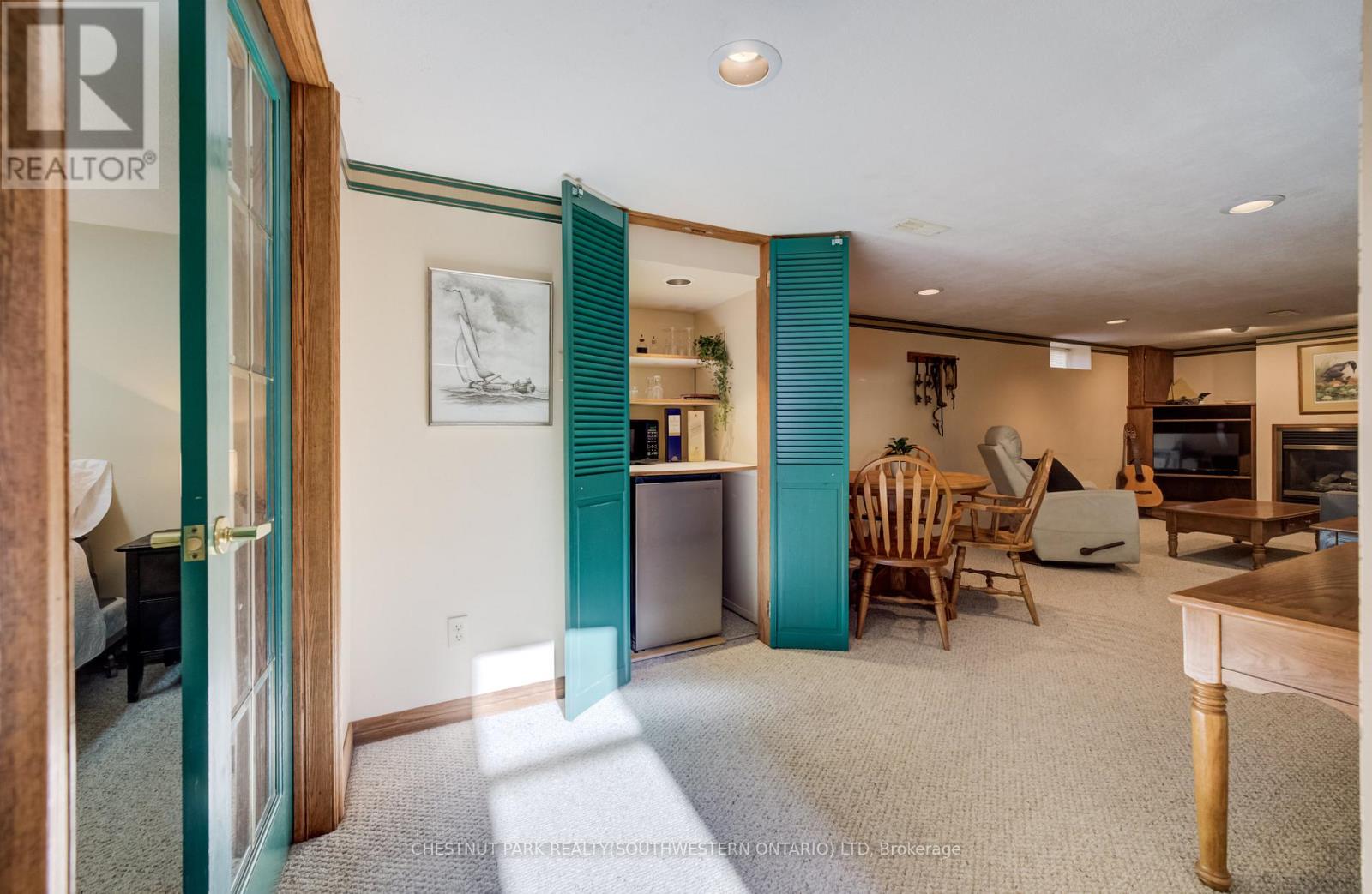 588 Krug Street, Kitchener, Ontario  N2B 1L7 - Photo 28 - X12871264