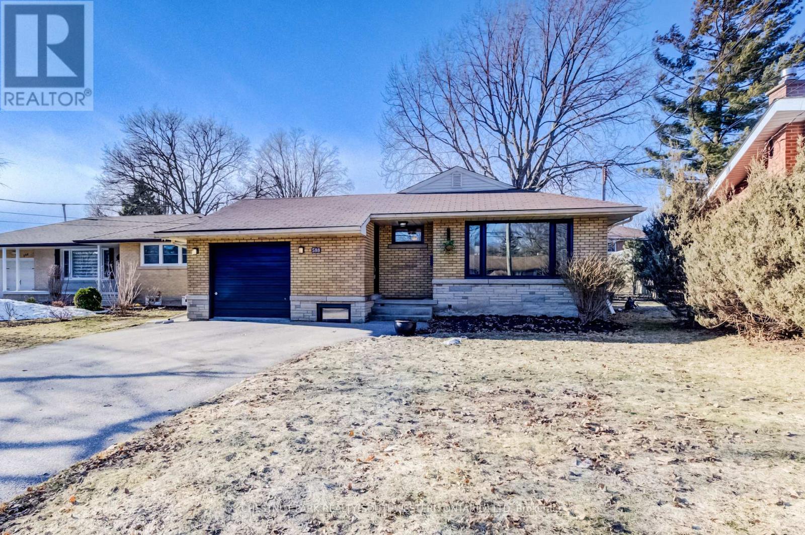 588 Krug Street, Kitchener, Ontario  N2B 1L7 - Photo 3 - X12871264