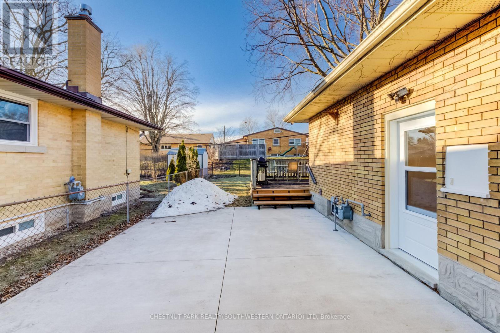 588 Krug Street, Kitchener, Ontario  N2B 1L7 - Photo 39 - X12871264