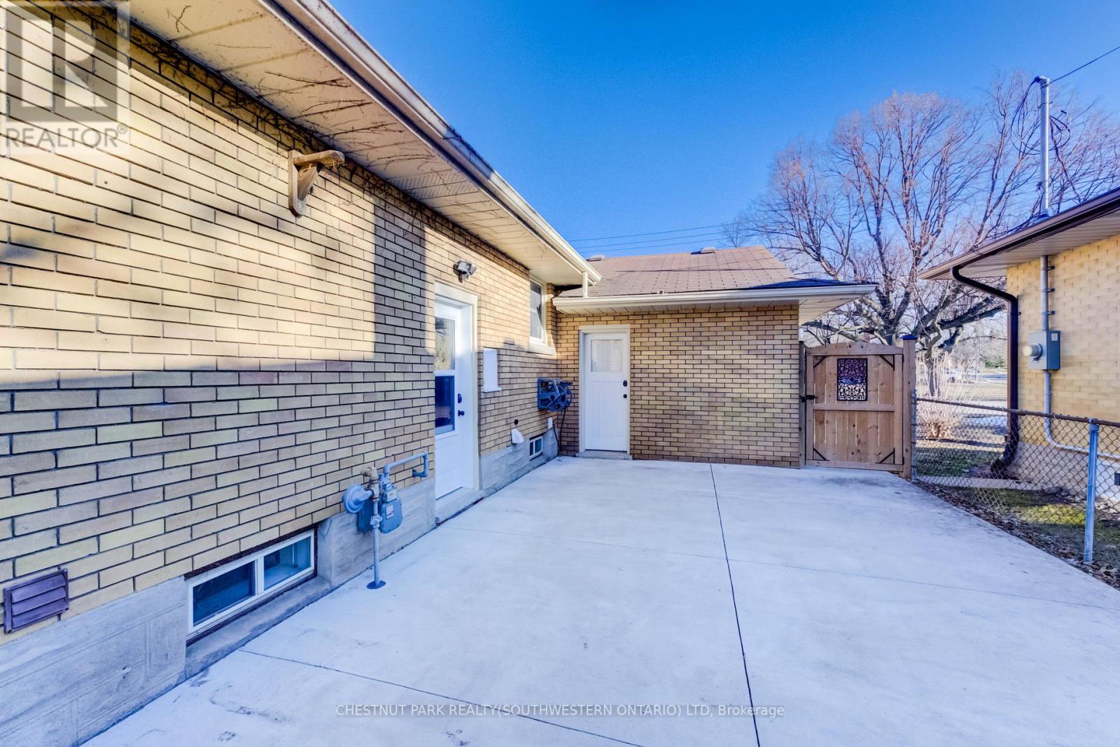 588 Krug Street, Kitchener, Ontario  N2B 1L7 - Photo 44 - X12871264