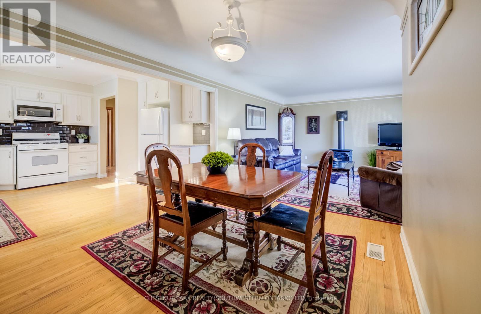 588 Krug Street, Kitchener, Ontario  N2B 1L7 - Photo 8 - X12871264