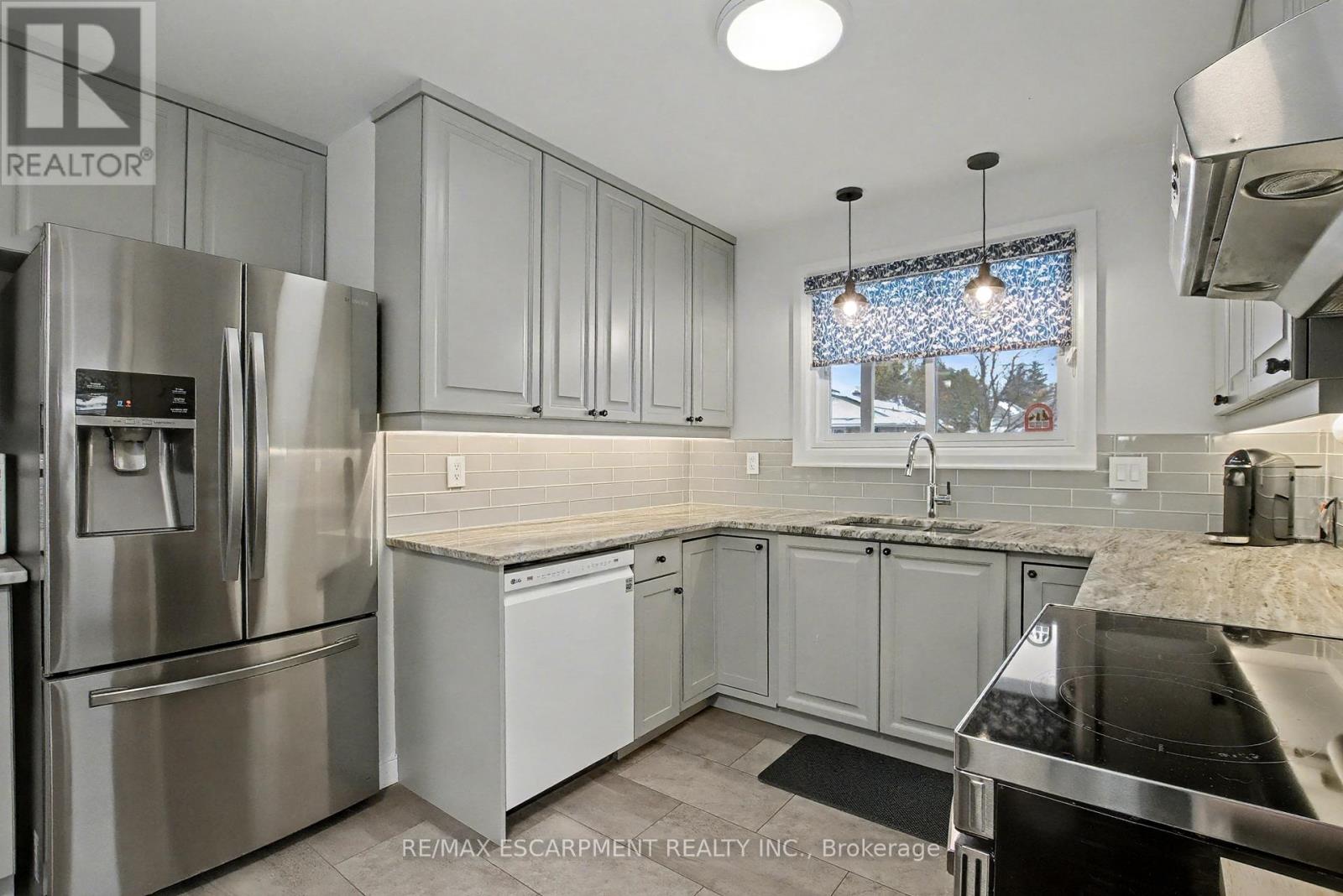 111 First Avenue, Cambridge, Ontario  N1S 2B5 - Photo 12 - X12871278